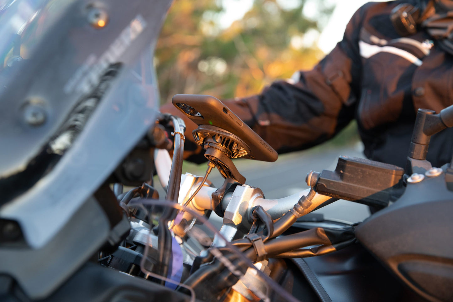 QUADLOCK - Weatherproof Wireless Cherging Head image 5