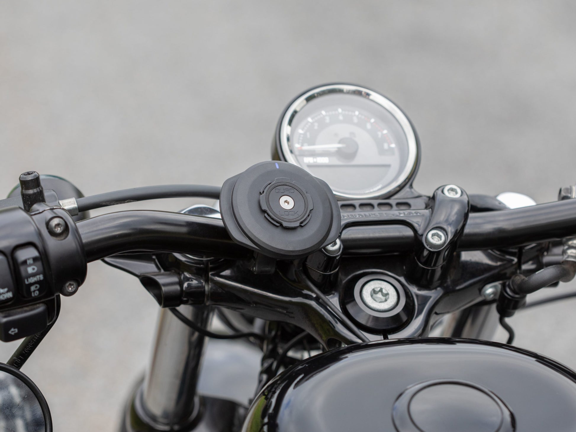 QUADLOCK - Weatherproof Wireless Cherging Head image 2